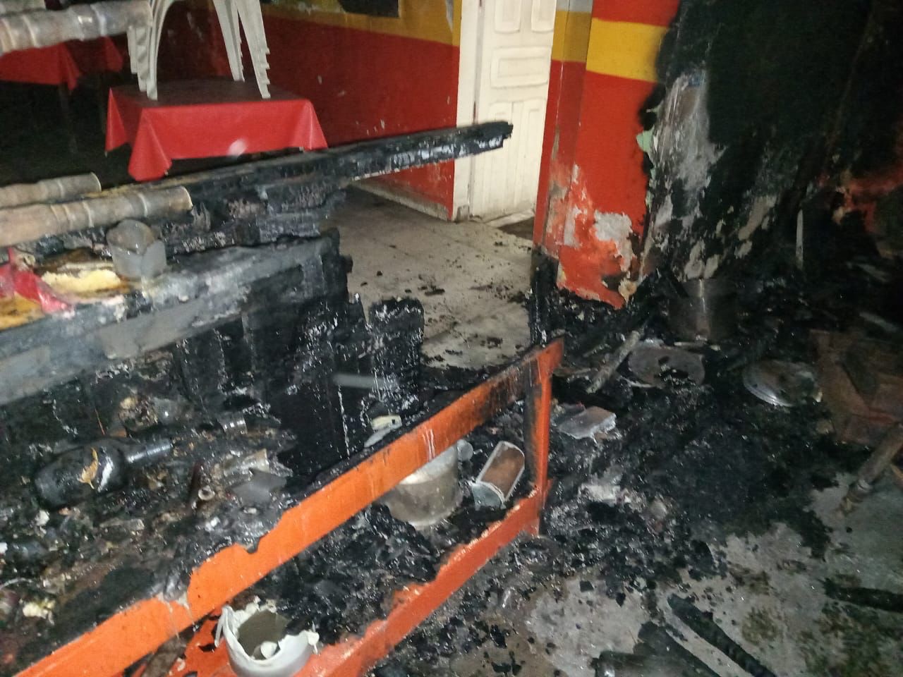 Esta madrugada se incendió un local en la zona de mercados de Cosamaloapan  - Fuerza Noticias